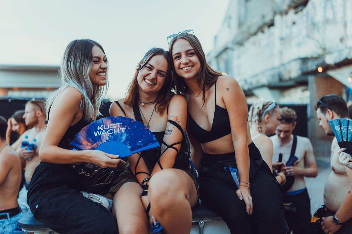 Loading... just a sec